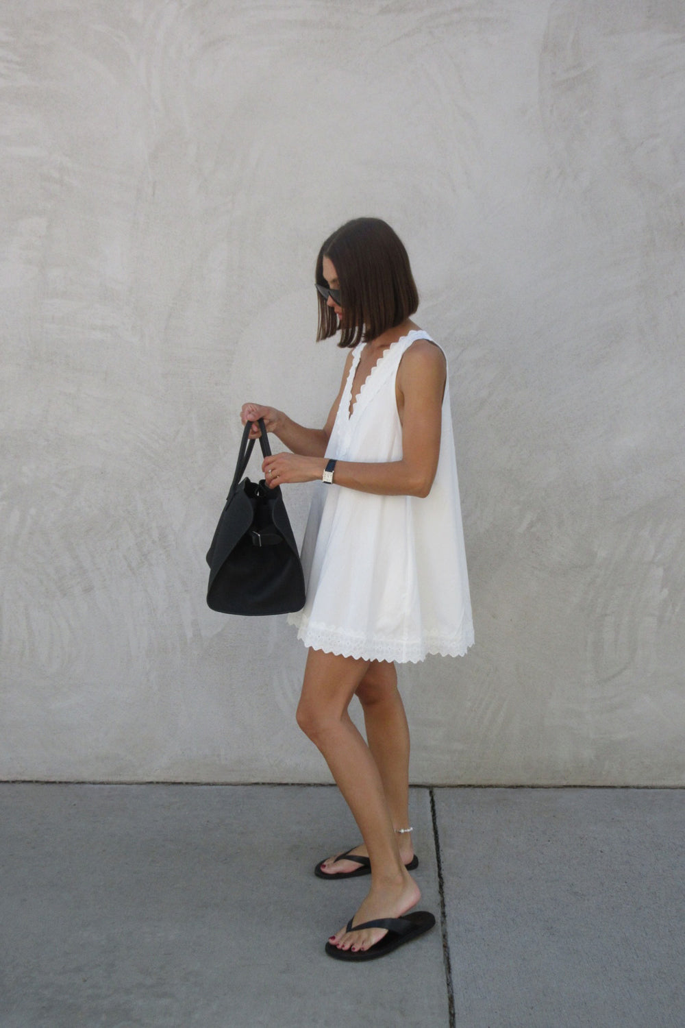 ANNABEL WHITE SLEEVELESS V NECK MINI DRESS
